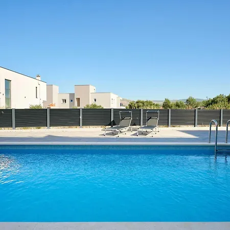 דירה Exclusive Okrug Gornji With Shared Pool