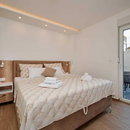 Exclusive Okrug Gornji With Shared Pool * טרוגיר