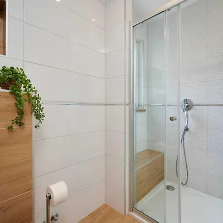 Exclusive Okrug Gornji With Shared Pool