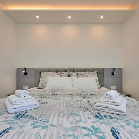 Exclusive Okrug Gornji With Shared Pool טרוגיר