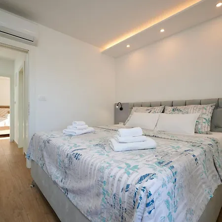 דירה Exclusive Okrug Gornji With Shared Pool