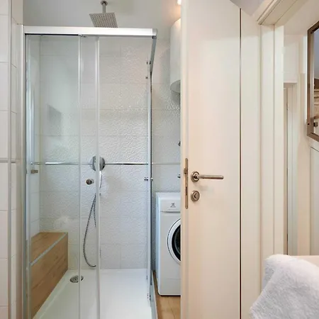דירה Exclusive Okrug Gornji With Shared Pool טרוגיר