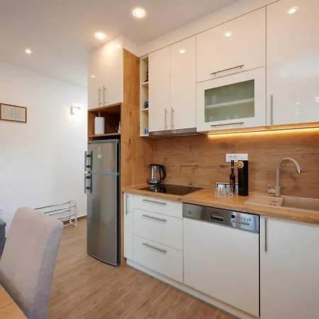 Exclusive Okrug Gornji With Shared Pool דירה *