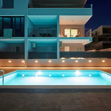 Exclusive Okrug Gornji With Shared Pool Traù