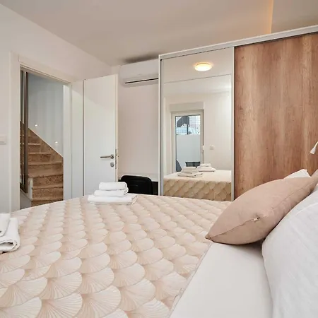 Lägenhet Exclusive Okrug Gornji With Shared Pool